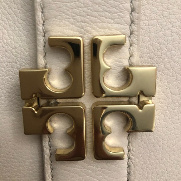 Authentic Tory Burch Bag. Almost New. Used only once to travel. Very spacious! - Picture 4 of 10
